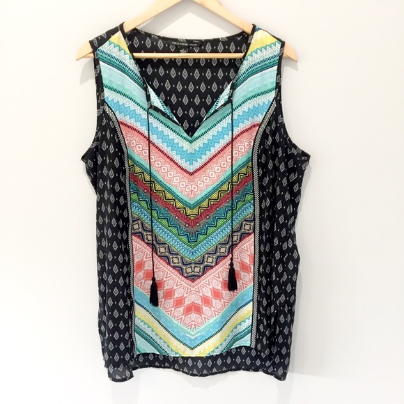 HP 🎉 Zac & Rachel Tassel Top - Picture 1 of 4